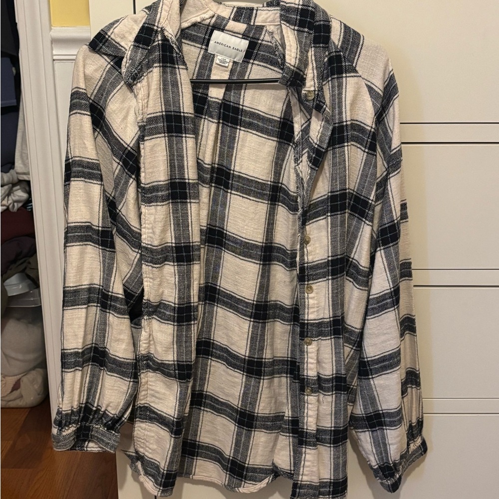 American Eagle Outfitters Black and Cream Plaid Button-Down Shirt